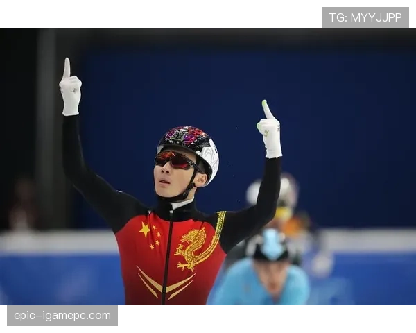 任子威训练完顺手拎走一袋冰,回家当水喝? 任子威训练完顺手拎走一袋冰,回家当水喝?