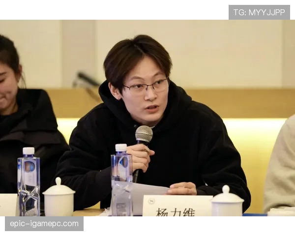 杨力维训练照像教科书，家里摆设像奢侈品店，这反差我还没消化完